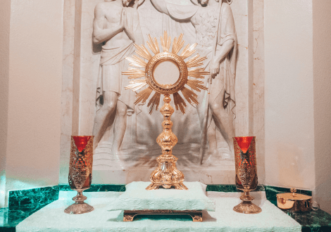 Sunday Services 5 maria oswalt loxWC9cSEOU unsplash 1